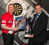 2016_SwedishOpen_Winner_Mens_Glen_Durrant_and_Caller_Cayen_De_Kloonia